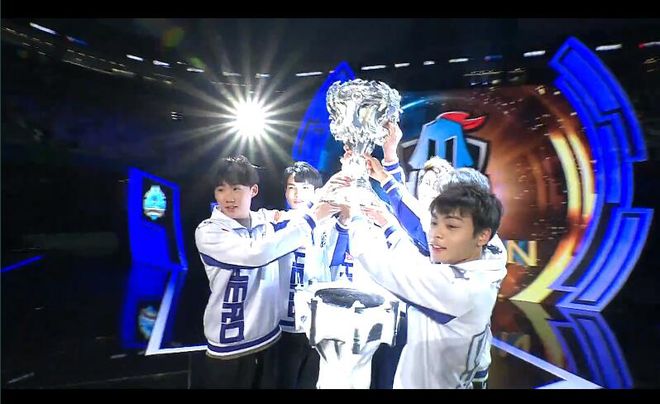 更彰显了托 更彰显了托